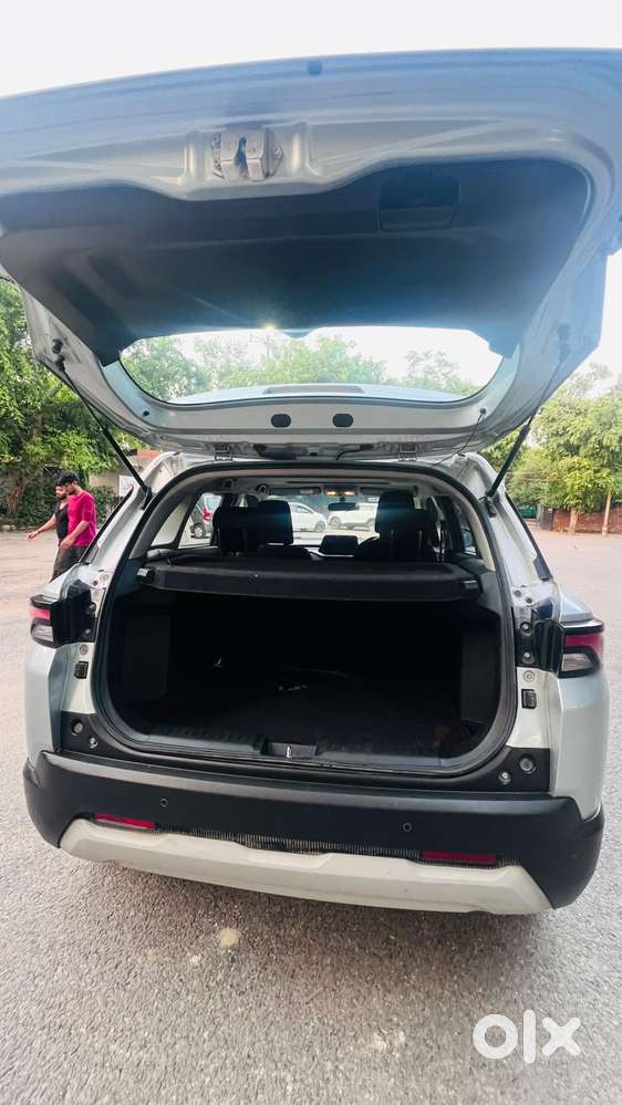 Maruti Suzuki Brezza 1.5 Zxi Smart Hybrid, 2023, Petrol