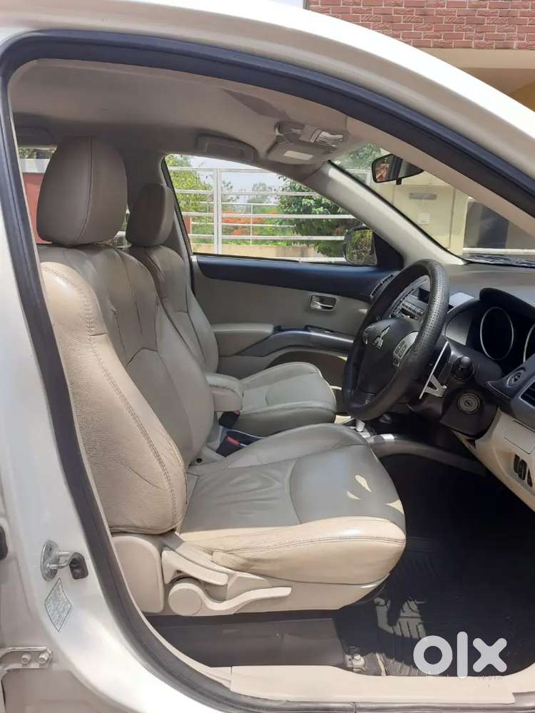 Mitsubishi Outlander Petrol 2012