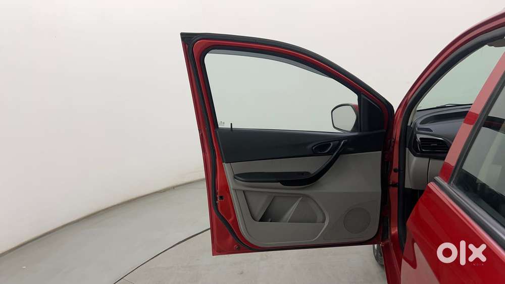 Tata Tiago 1.2 Revotron Xt, 2018, Petrol