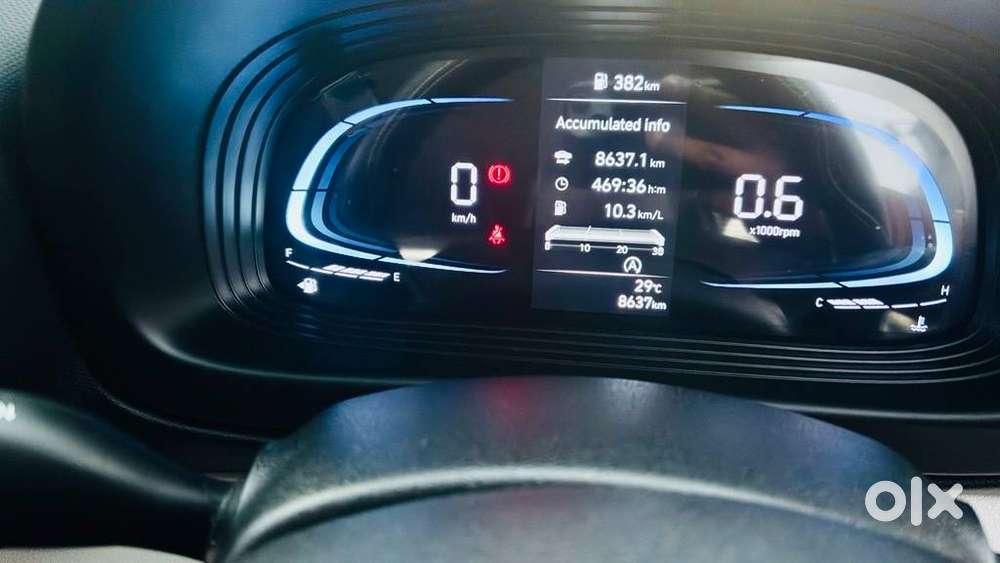 Hyundai Venue 2024 Petrol Mt  Single Owner  8.6k Km