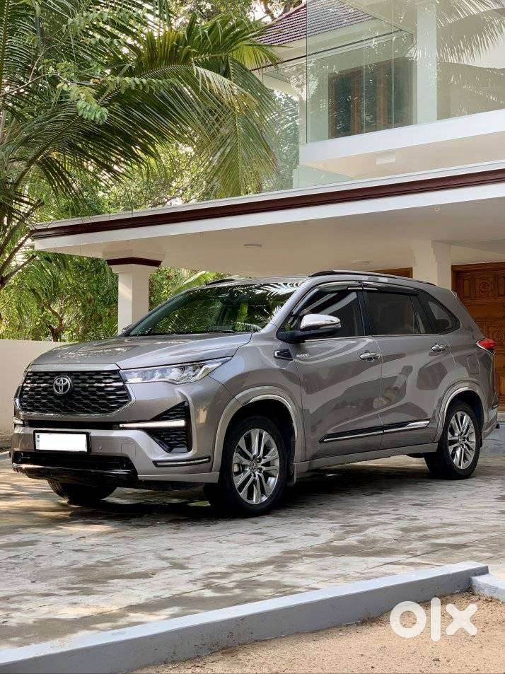 Toyota Innova Hycross 2.0 Vx Hybrid 8 Str, 2023, Petrol