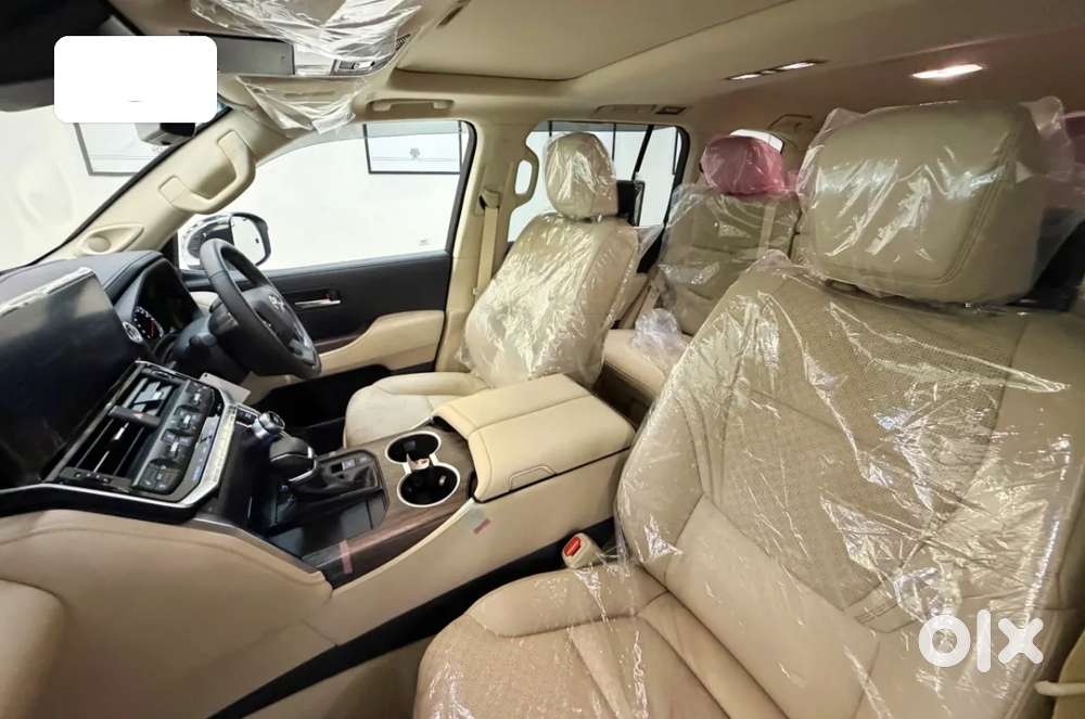 Toyota Land Cruiser V8 Petrol, 2026, Petrol