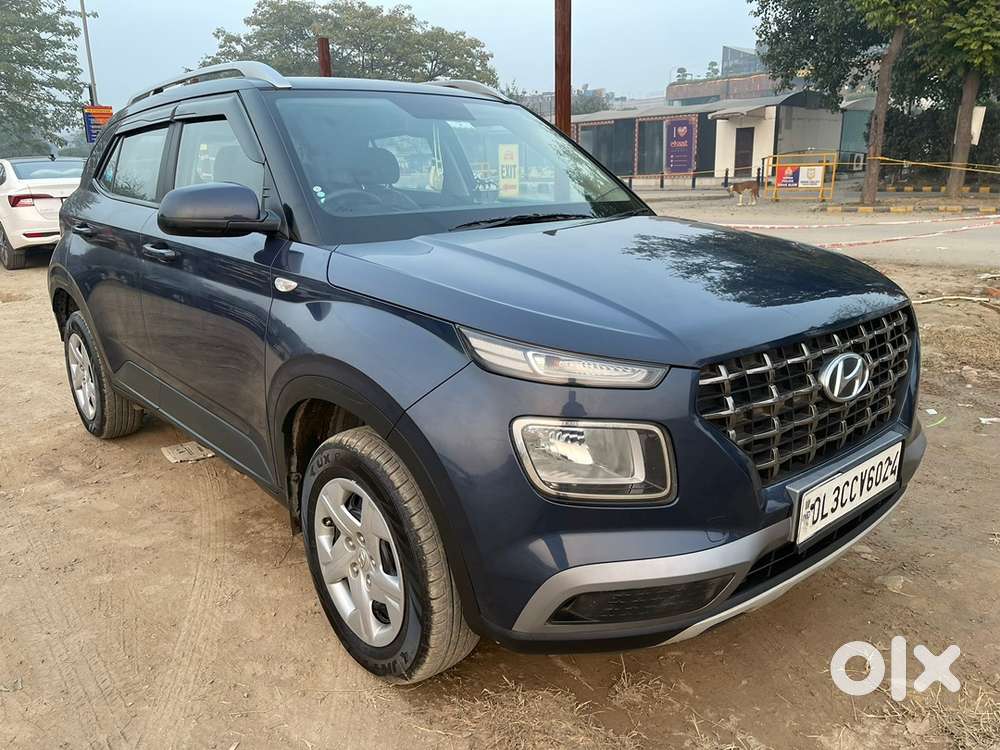 Hyundai Venue 2022 Petrol Well Maintained Complete Service Record