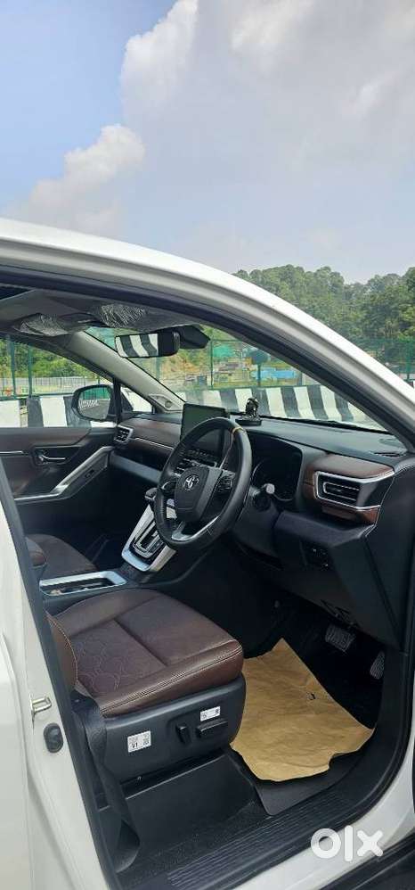 Toyota Innova Hycross 2.0 Zx (o) Hybrid 7 Str, 2024, Petrol