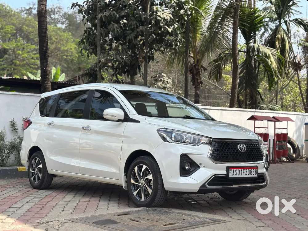 Toyota Rumion 2024 Petrol 42924 Km Driven