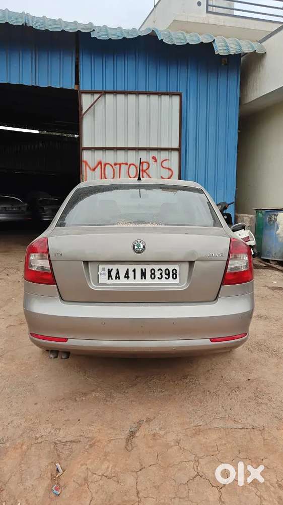 Skoda Laura 2011 Diesel 100000 Km Driven