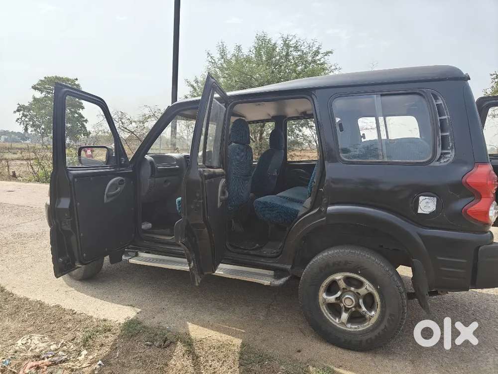 Mahindra Scorpio Black Colour