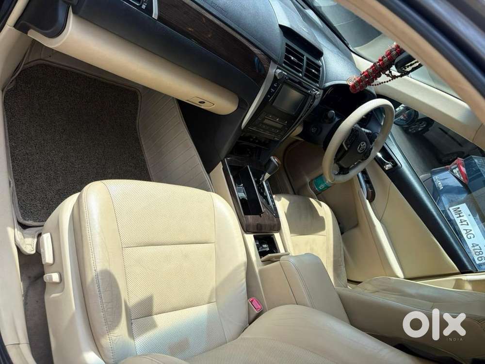 Immaculately Maintained Toyota Camry Hybrid