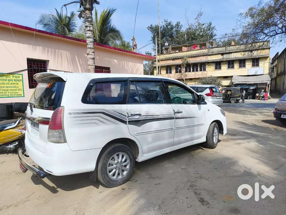 Toyota Innova 2011 Diesel 120000 Km Driven