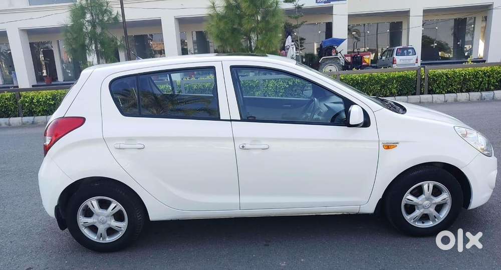 Hyundai I20 Petrol 2010/automatic With Sunroof/pb Number