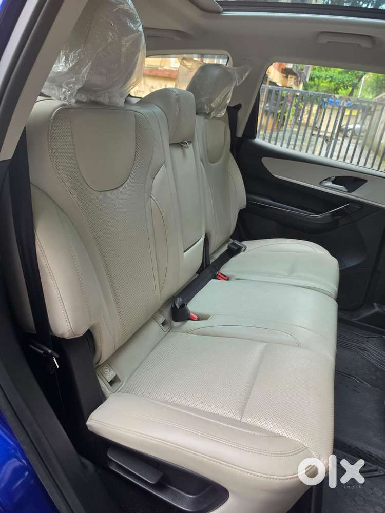 Mahindra Xuv700 2.2 Ax 7 Diesel At Luxury Pack Str, 2025, Diesel