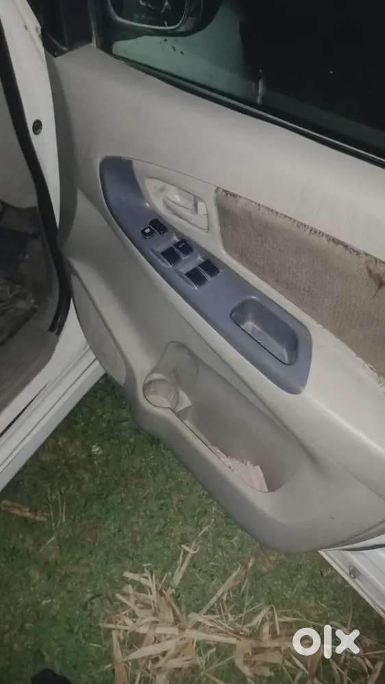 Toyota Innova 2.5 V 2014