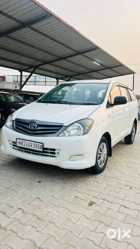 Toyota Innova 2009-2011 2.5 E 8 Str, 2010, Diesel