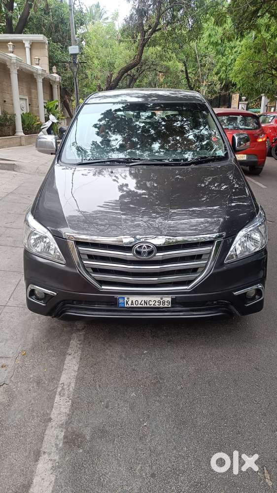 Toyota Innova 2.5 G (diesel) 8 Seater Bs Iv, 2015, Diesel