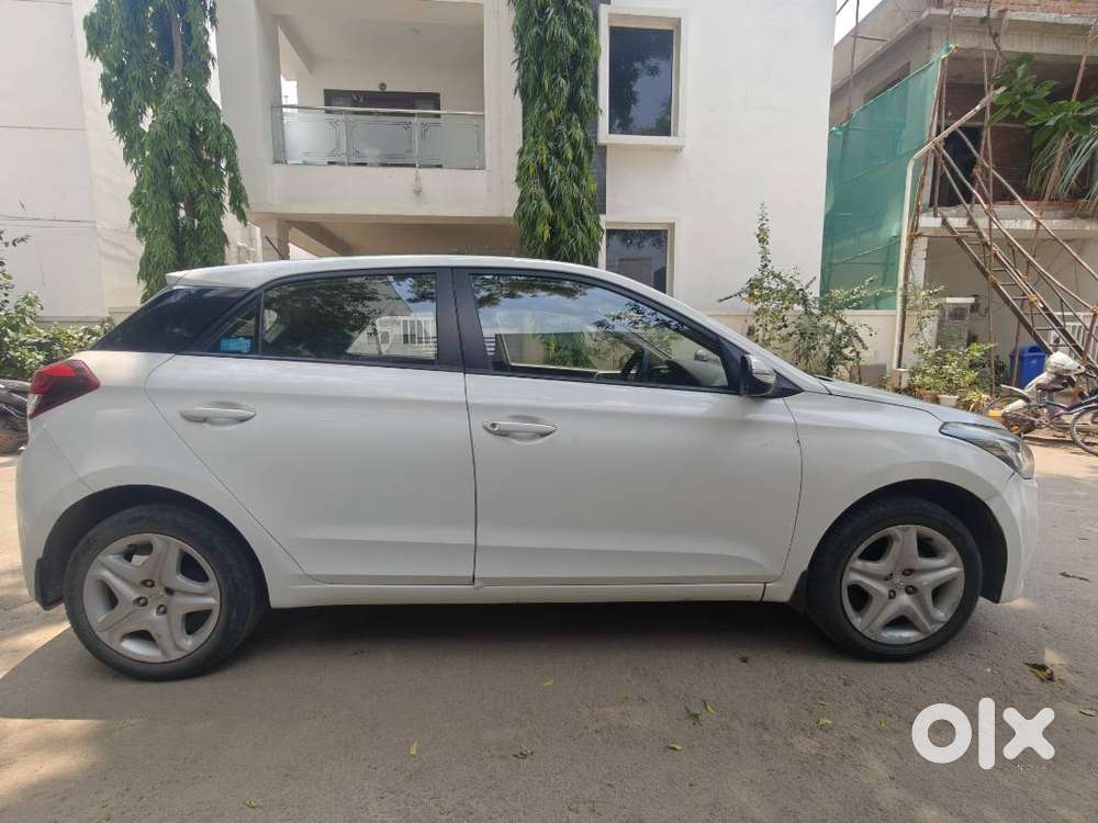 Hyundai I20 White -top End