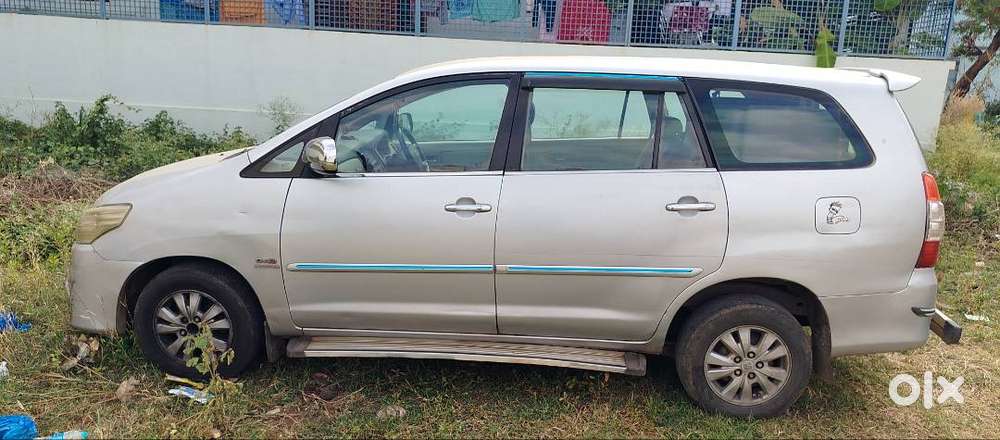 Innova 2.5 V (diesel)