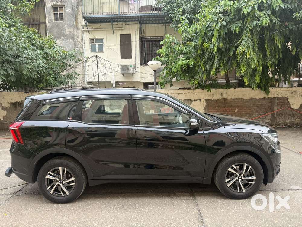Mahindra Xuv700 2.0 Ax 5 Petrol At Str, 2025, Petrol