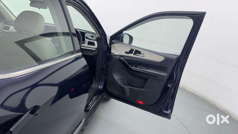 Mahindra Xuv700 2.0 Ax 7 Petrol At Luxury Pack Str, 2022, Petrol