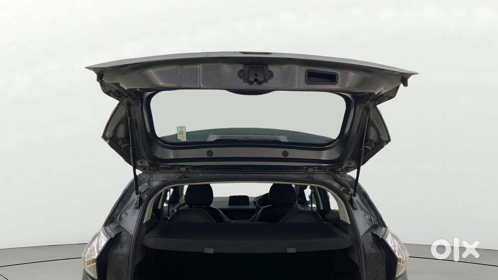 Tata Nexon 1.5 Revotorq Xma Plus (s) Amt, 2022, Petrol
