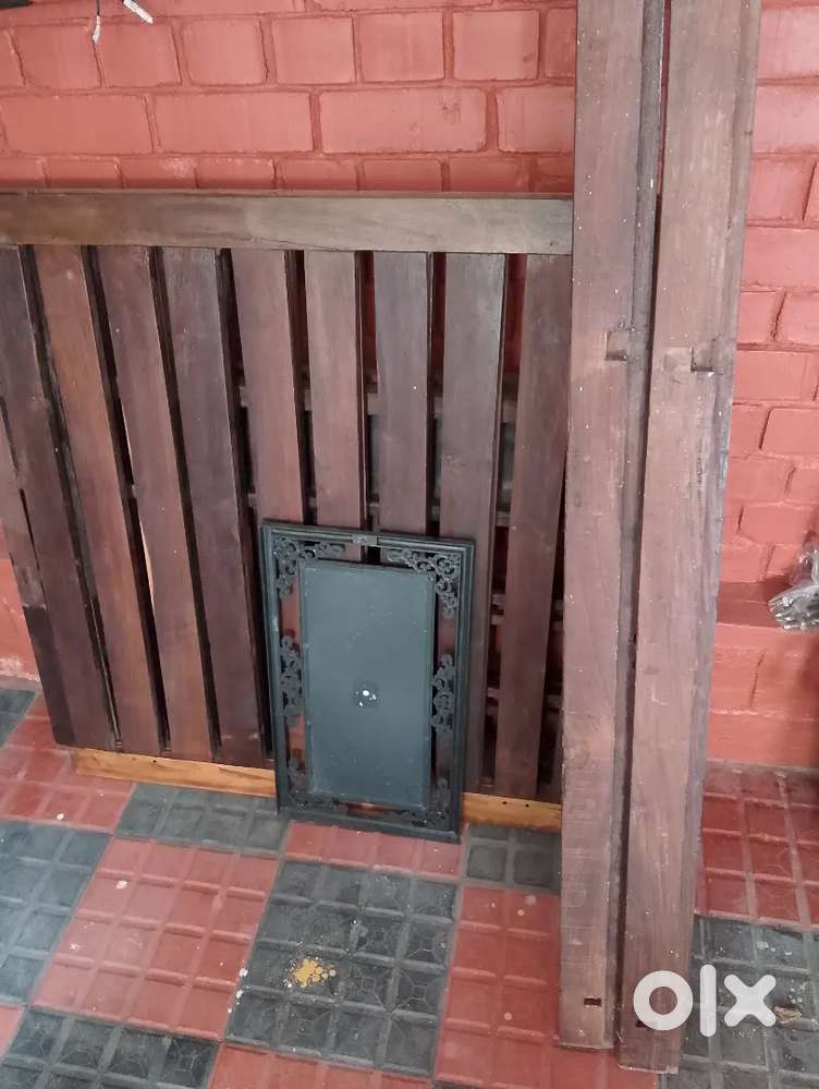 Old ette wooden single cot