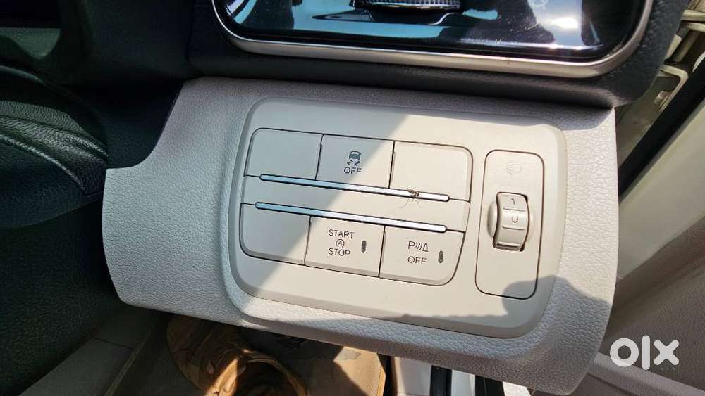 Mahindra Xuv300 1.2 W8 (o) Amt Petrol, 2020, Petrol