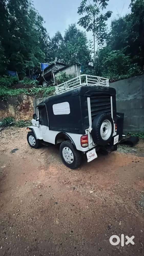 Good Condition Mahindra Jeep .new Test New Insurance