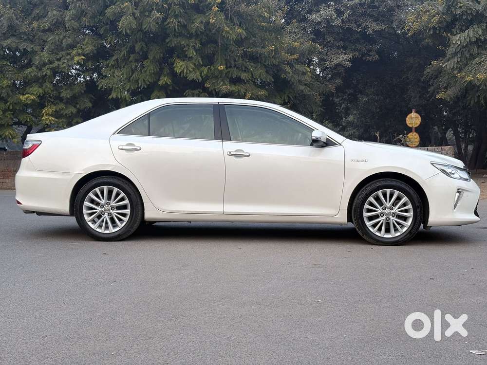 Toyota Camry Hybrid 2.5, 2017, Cng & Hybrids