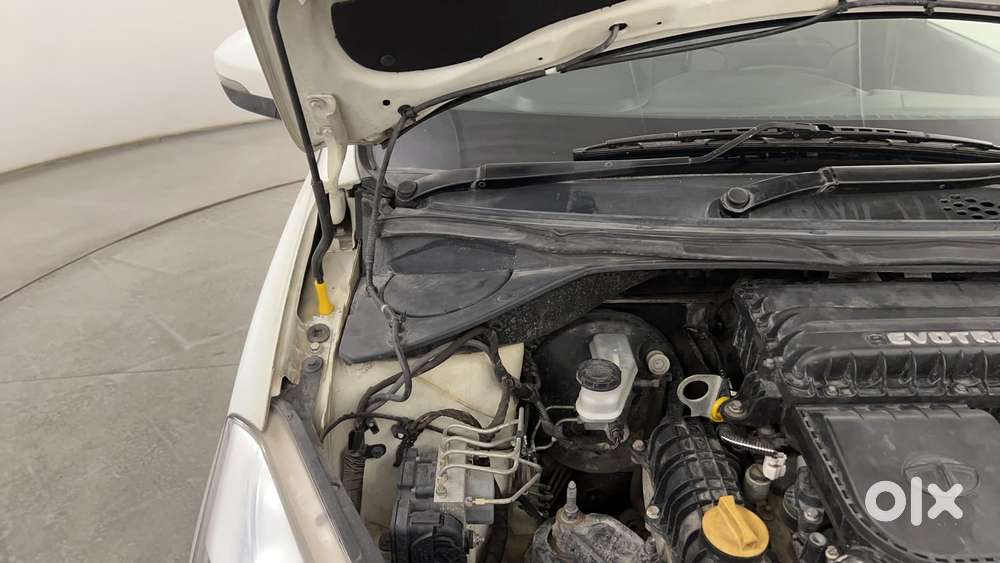 Tata Tiago Xza, 2017, Petrol