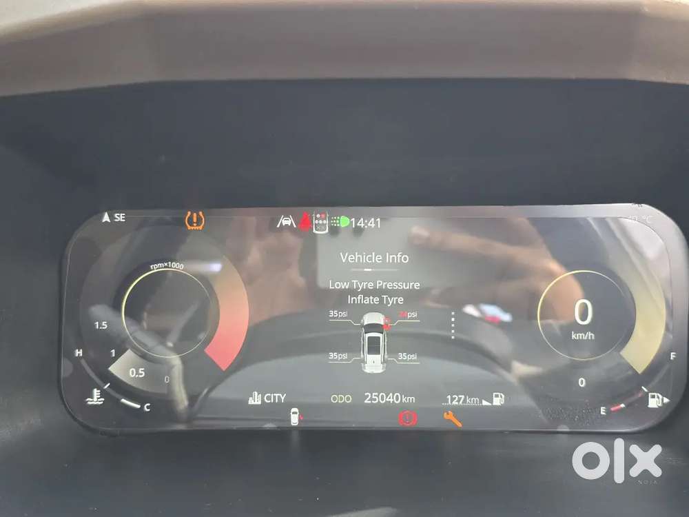 Urgent Sell!!!tata Safari Top Model Manual 2024 25000 Kms. @ 2400000