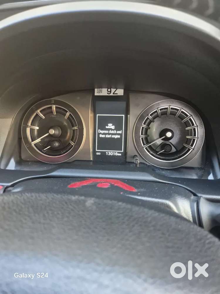 Toyota Innova Crysta Diesel 2.4 V 8 Str 2026