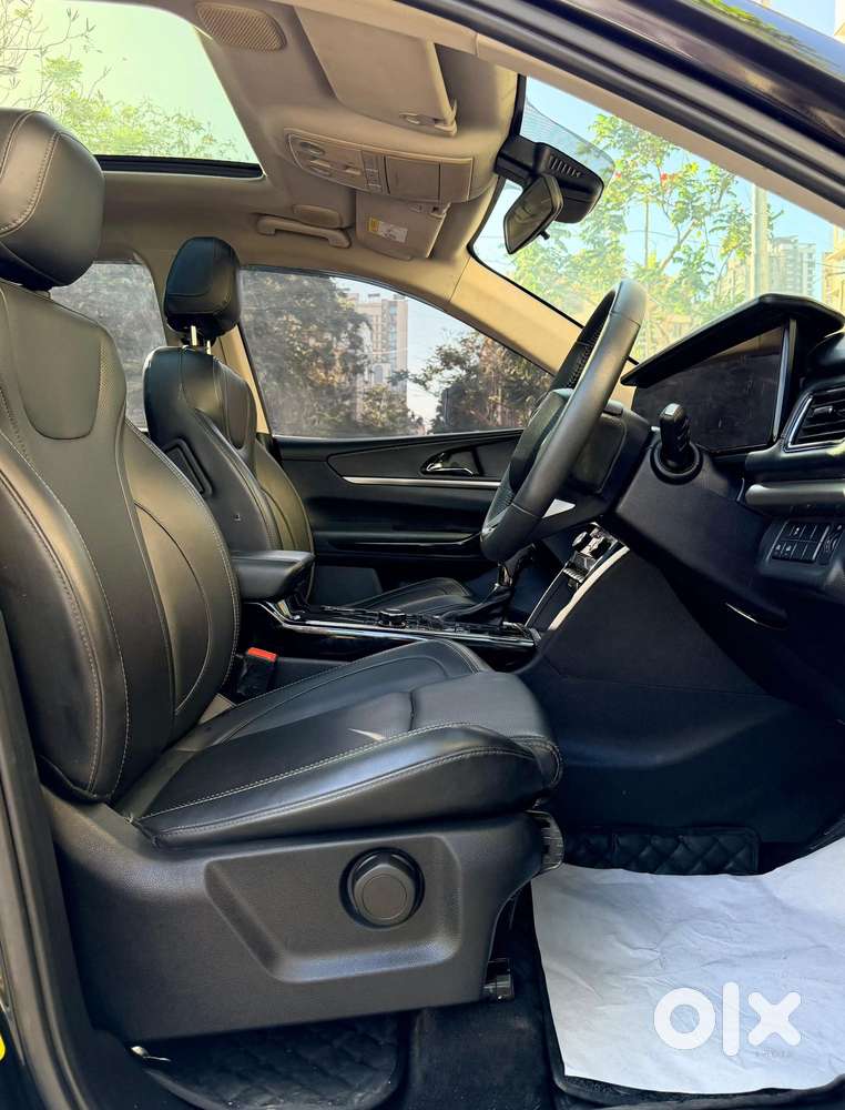 Mahindra Xuv700 2.2 Ax 7 Diesel At Luxury Pack Str, 2025, Diesel