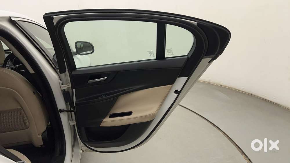 Jaguar Xe Prestige, 2016, Petrol