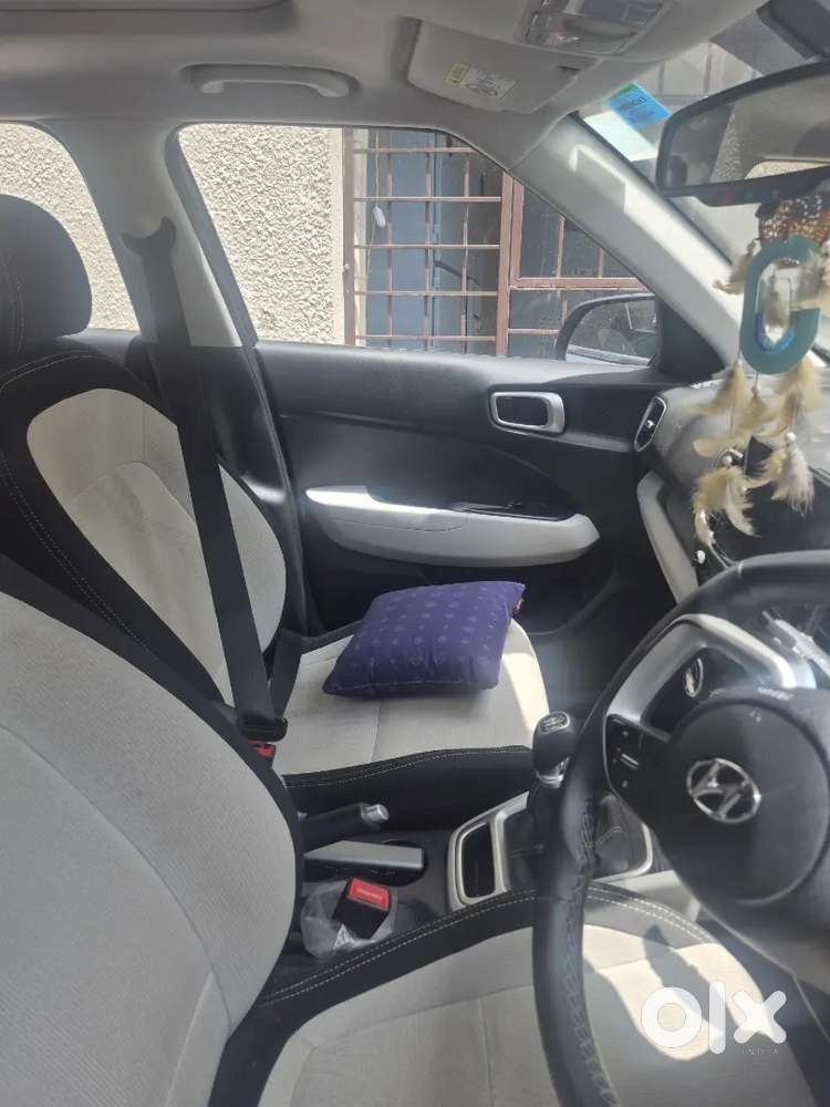 Hyundai Venue 2024 Petrol Well Maintained