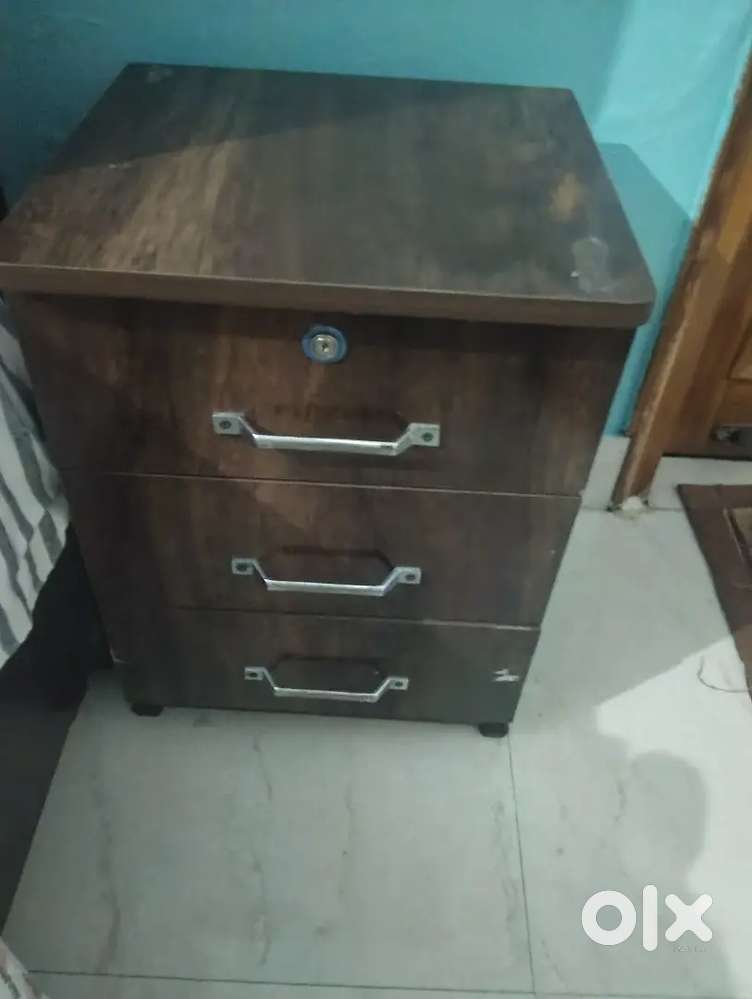 Double bed + side table
