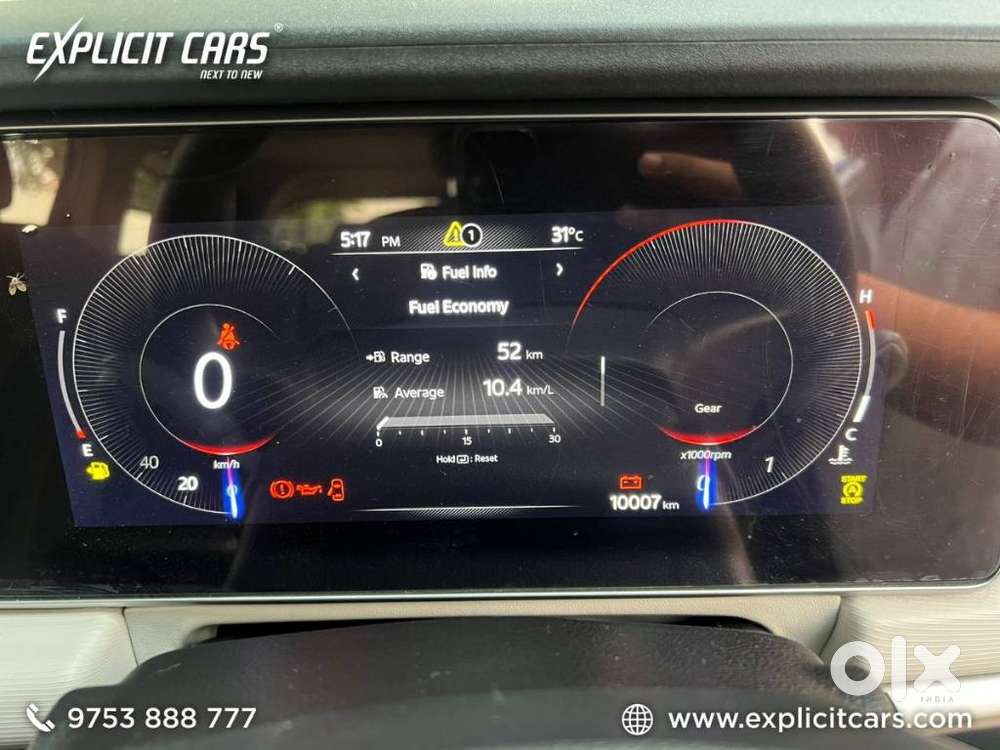 Mahindra Xuv700 2.0 Ax 5 Petrol Mt 7 Str, 2025, Petrol