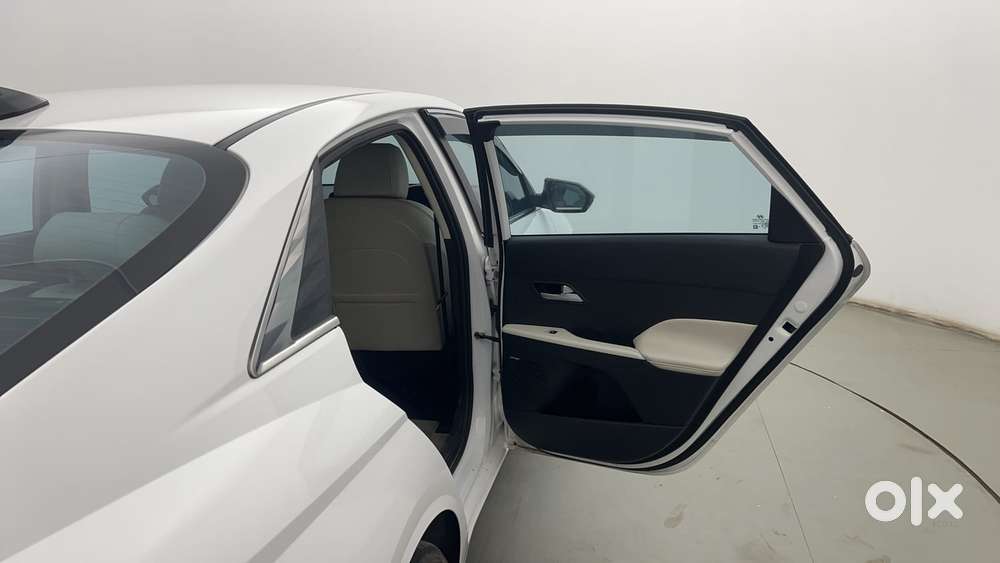 Hyundai Verna 1.5 Sx (o) Vtvt Ivt, 2024, Petrol