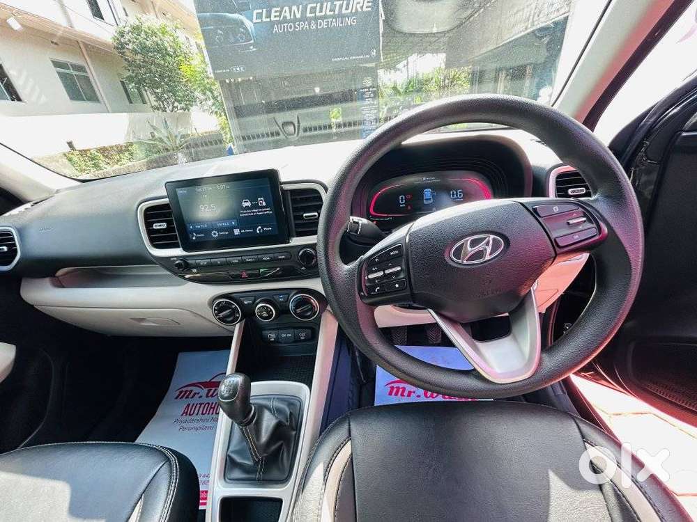 Hyundai Venue 1.2 S (o), 2023, Petrol