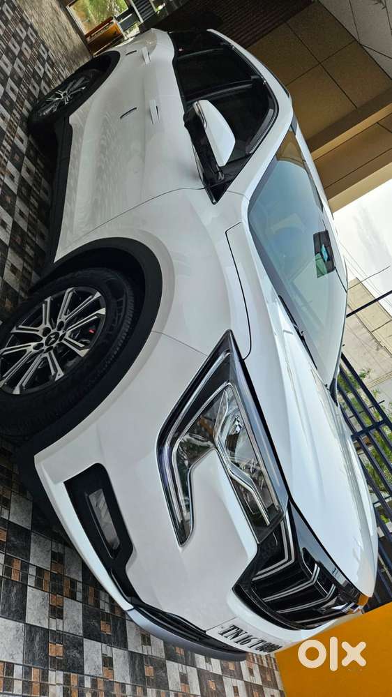 Mahindra Xuv700 2.2 Ax 7 Diesel Mt Luxury Pack Str, 2025, Diesel