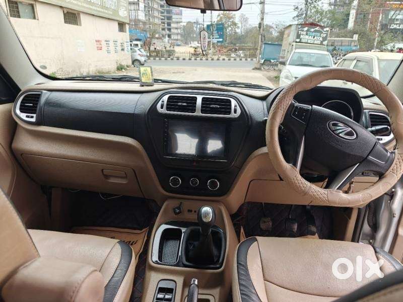 Mahindra Tuv 300 T10, 2018, Diesel