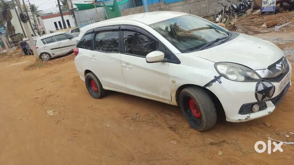 Honda Mobilio 2015 Petrol 139000 Km Driven Slightly Negotiable