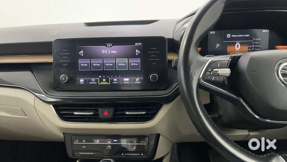 Skoda Slavia Style 1.0l Tsi At, 2022, Petrol