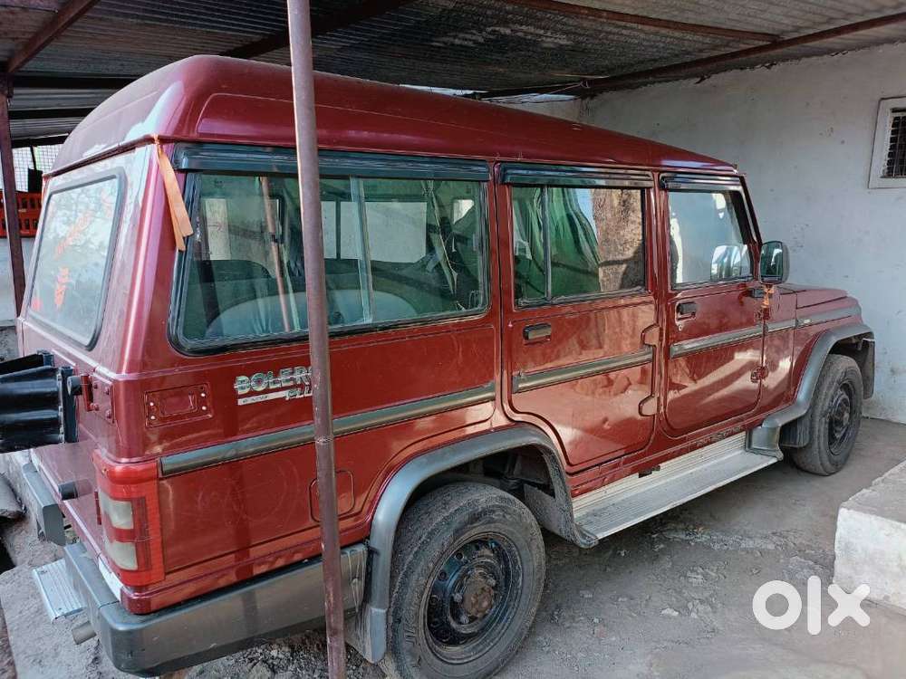 महिंद्रा बोलोरो पावर प्लस 9 प्लस गाड़ी में कोई काम नहीं है चारों टायर
