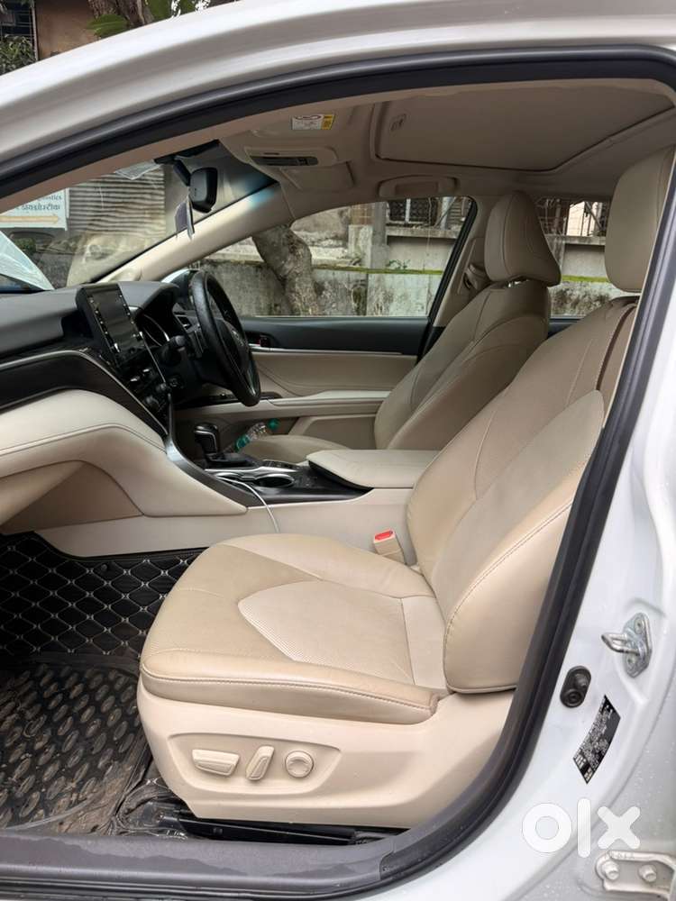 Toyota Camry Hybrid 2023