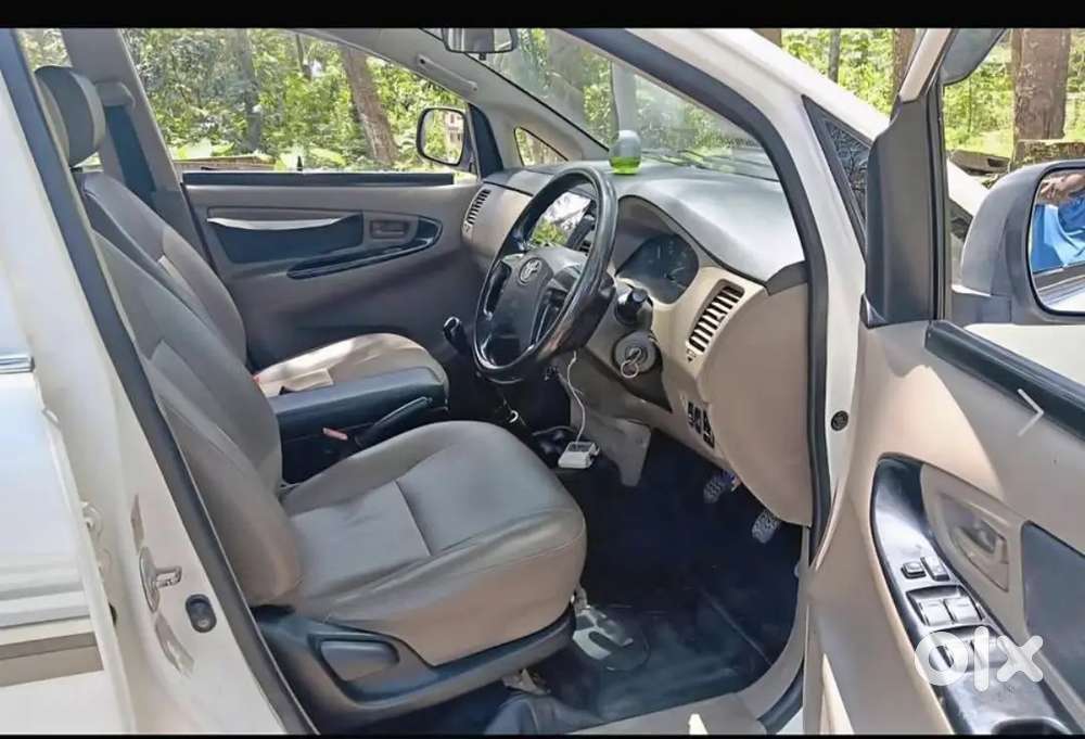 Toyota Innova 2015 Diesel 205000 Km Driven.haryana Registration