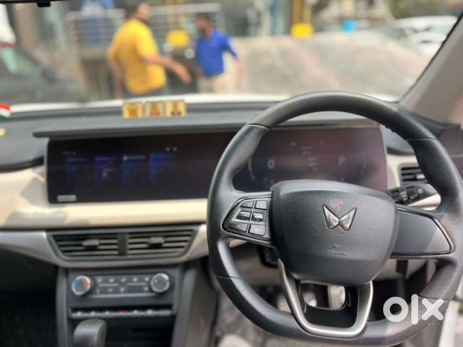 Mahindra Xuv700 2.0 Ax 5 Petrol At Str, 2022, Petrol