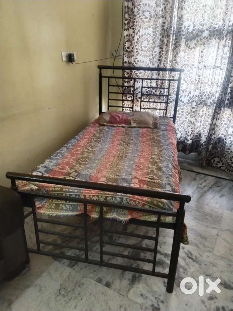 Heavy Iron single bed