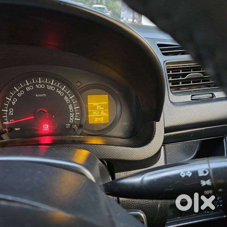 Maruti Suzuki Swift Lxi Optional-o, 2015, Petrol