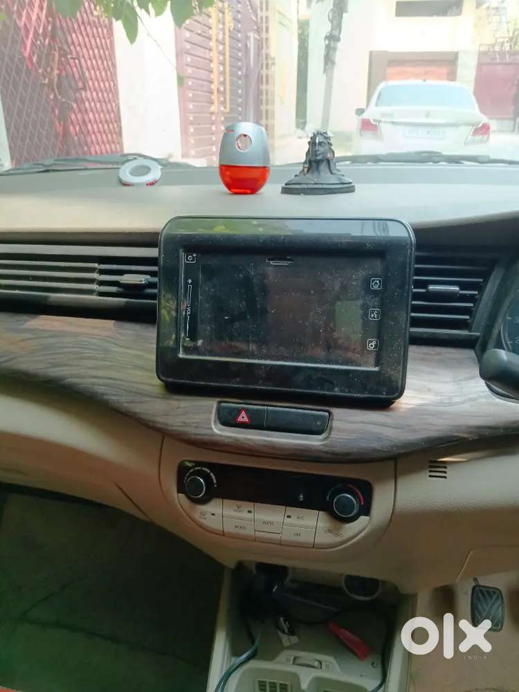 Maruti Suzuki Ertiga Top Model Zxi Smart Hybrid