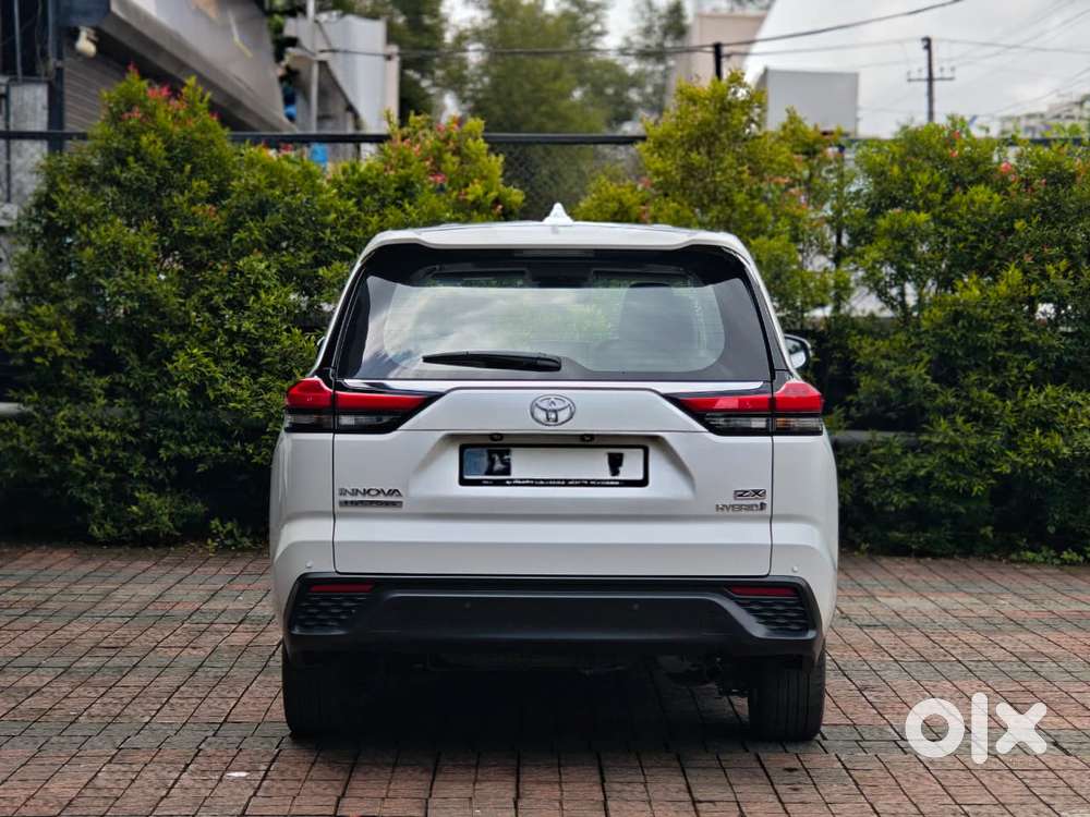 Toyota Innova Hycross 2.0 Zx (o) Hybrid 7 Str, 2023, Petrol