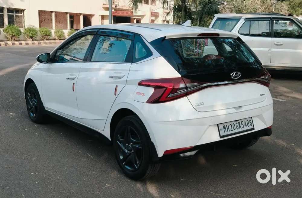 गाड़ी में कोई काम नहीं है गाड़ी Sirf 8200 Km चली है